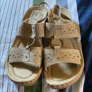 Earth Spirit Gelron Cushion Sandler’s Size 11